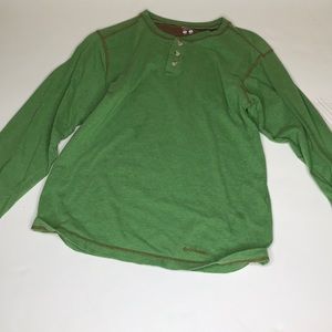 Buttoned long sleeve shirt